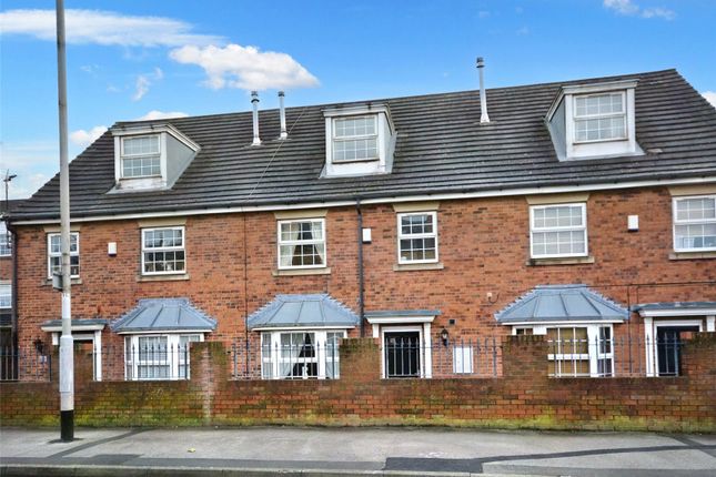 Thumbnail Town house for sale in Linden Court, Rothwell, Leeds, West Yorkshire