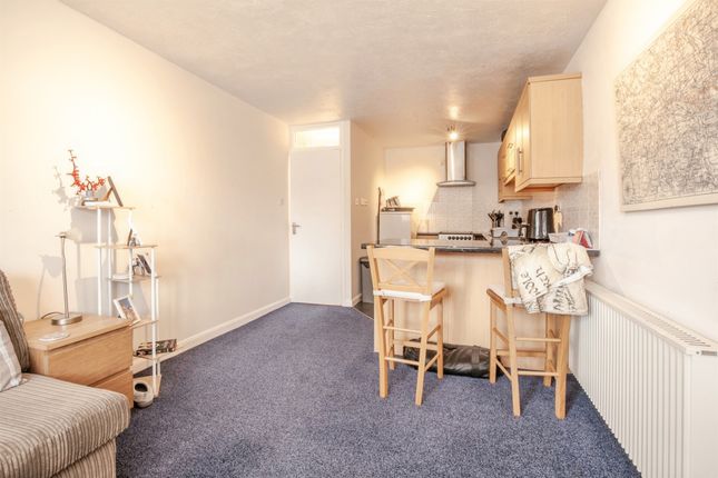 16, Parkside, Burgess Hill photo 3