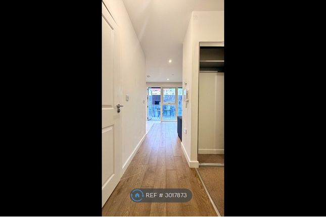 Flat, Bessemer Place, London photo 4