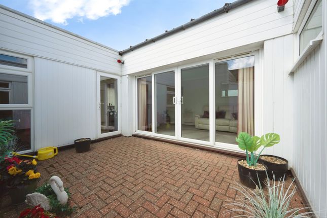 17, Knaves Hill, Leighton Buzzard photo 2