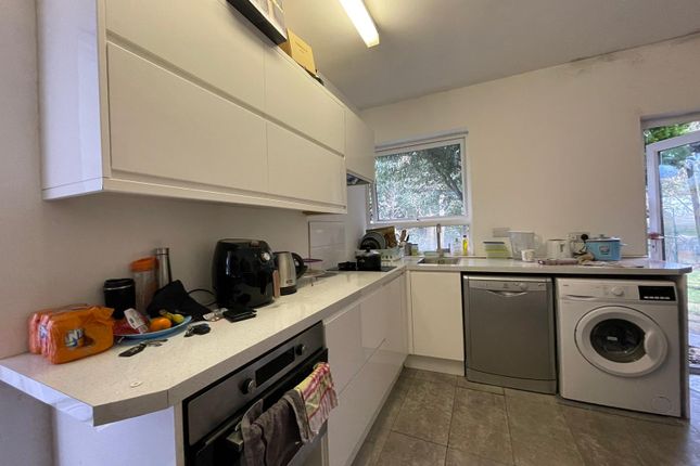 Flat to rent in The Rise, St.Albans