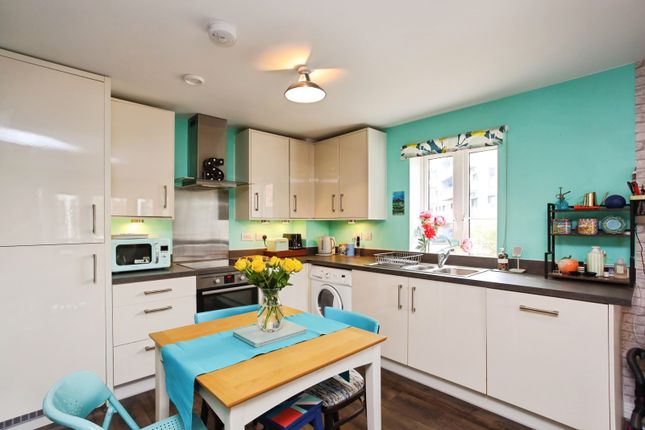Flat 27, Waterway House,, Medway Wharf Road, Kent photo 3
