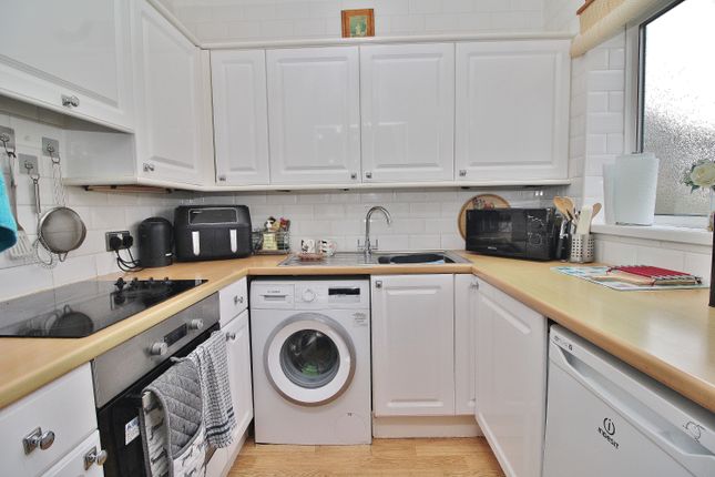 Flat 25, Maple Court, Hayling Island photo 3