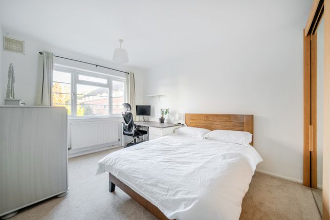 Wilmer Crescent, Kingston Upon Thames photo 4