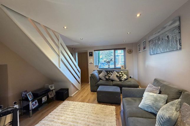 34, Wakefield Road, Stalybridge photo 2