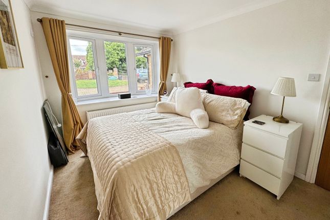 52, Dumont Avenue, Clacton-on-Sea photo 4