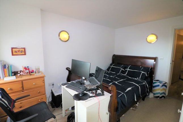 Flat for sale in Raphael House, 250 High Road, Ilford, Essex