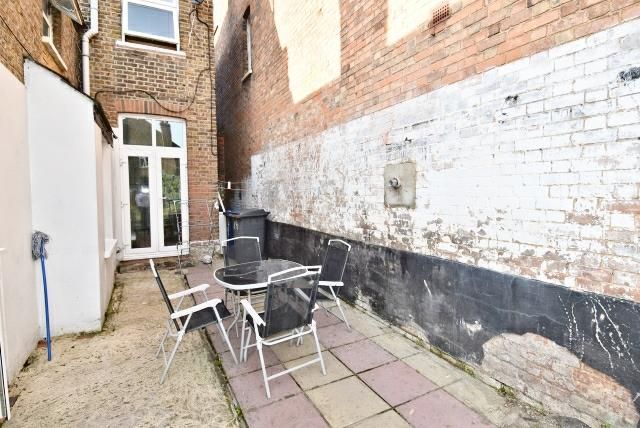 Property to rent in Second Avenue, Hendon