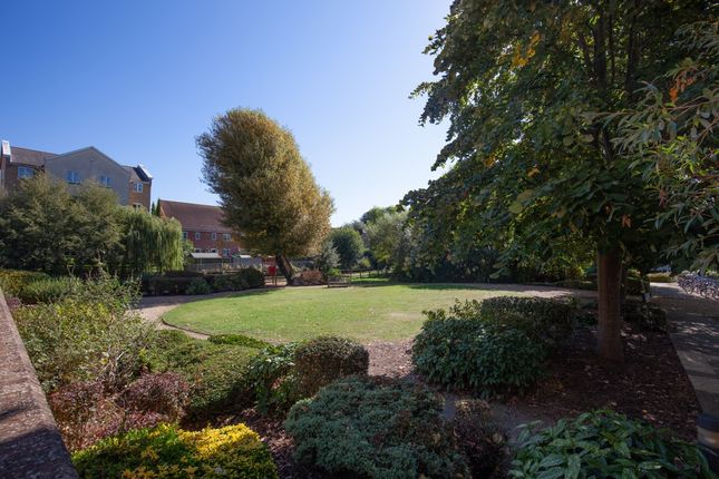 Flat for sale in Complins Close, Oxford