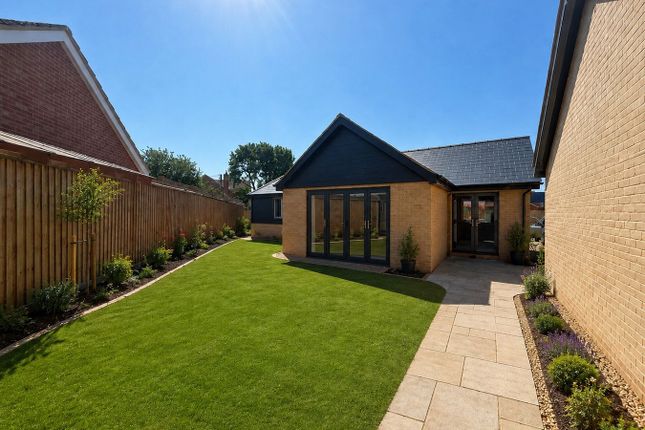 3, Apple Grove, Colchester photo 2