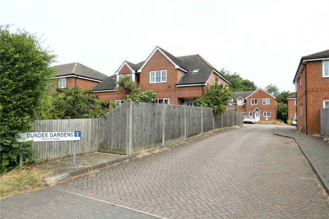 Flat for sale in Dundee Gardens, Basingstoke, Hampshire