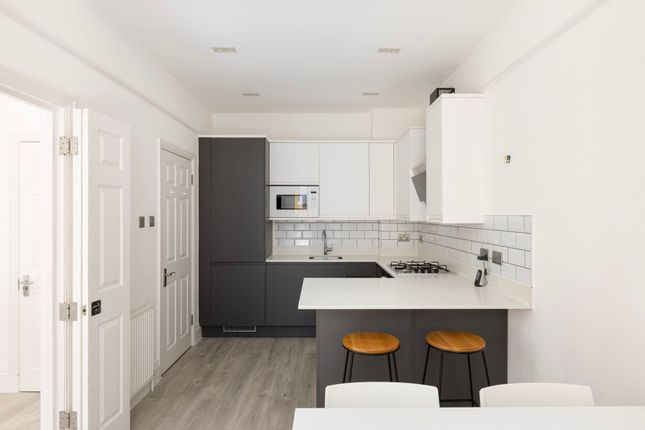 82 Chenies Mews, London photo 3
