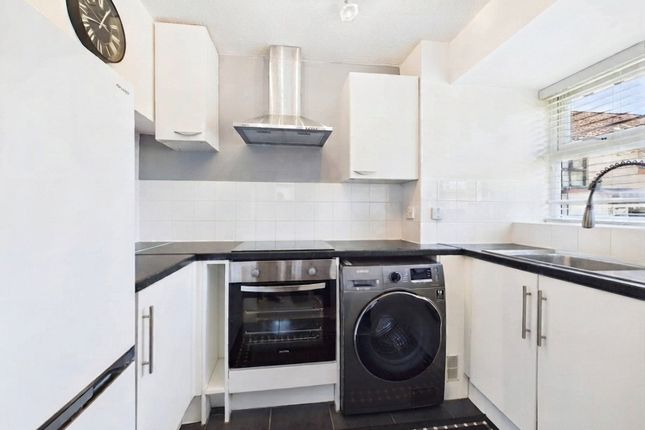 66, Rowhurst Avenue, Surrey photo 4