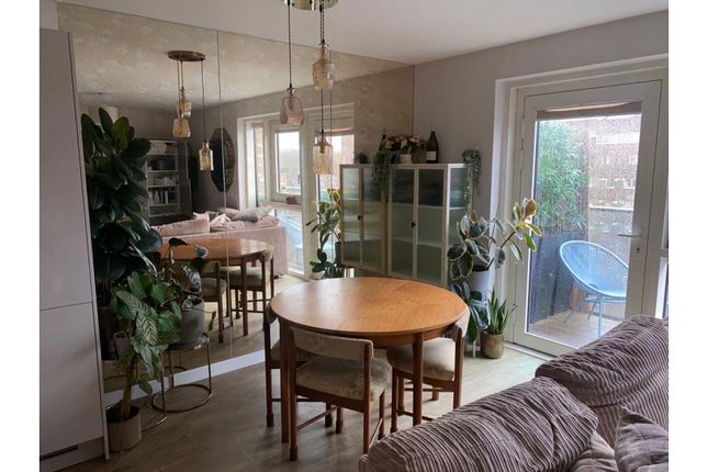 Flat 17/Gothenburg Court, Bailey Street, London photo 2