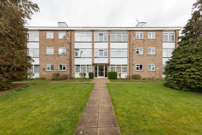 2-bed flat on Flat 10, Briarview Court, Handsworth Avenue, Highams Park, £375,000