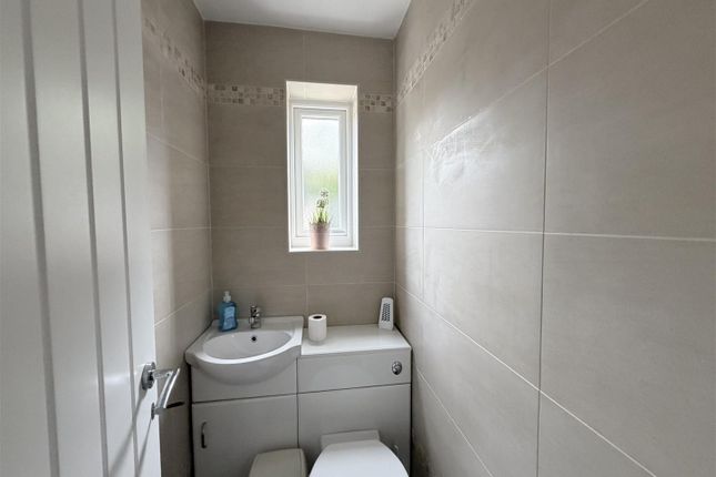 6, Ladysmith Drive, Ashton-Under-Lyne photo 3