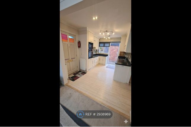 The Fairway, Ground FloorMaisonnette Garden Flat, London photo 4