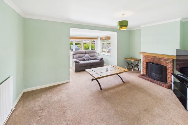 42 Oaklands Way, Fareham photo 4