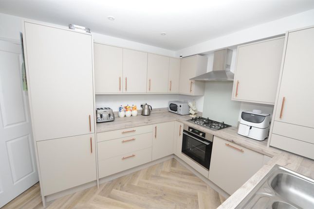 2, Hutton Hall Drive, Bradford photo 3