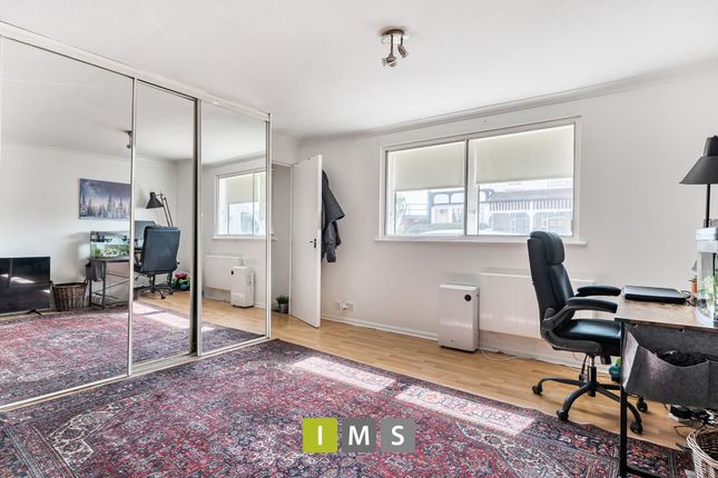 29a Westholm Court, Bicester photo 3