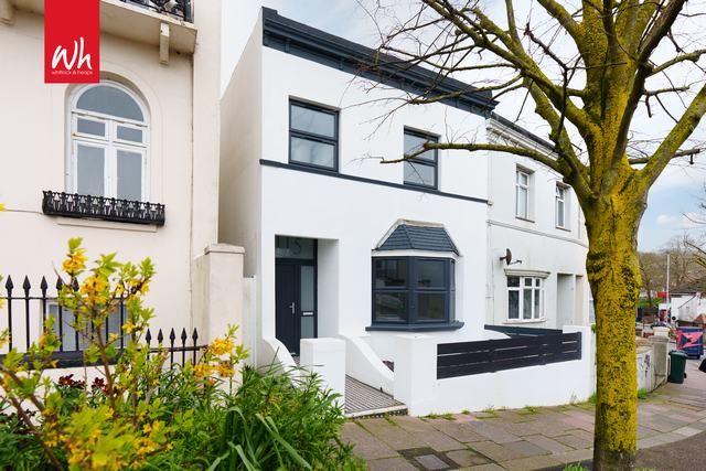 Thumbnail End terrace house for sale in Roundhill Crescent, Brighton