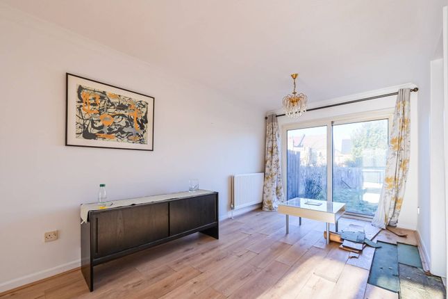 Wilde Place, London, N13, Palmers Green photo 4