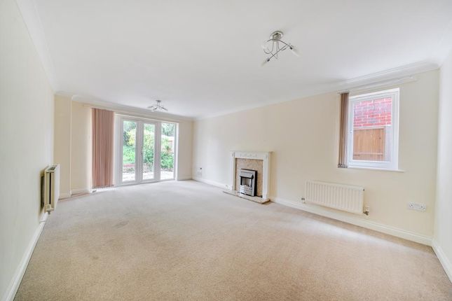 46 FOXGLOVE WAY, Dunstan Park, Thatcham photo 4