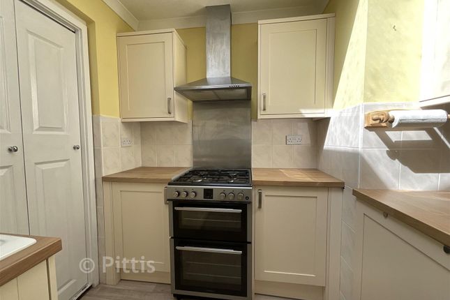 13, Nicholas Close, Brading photo 4