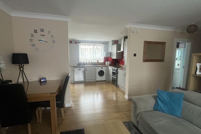 Flat to rent in Woodburn Medway, Dalkeith