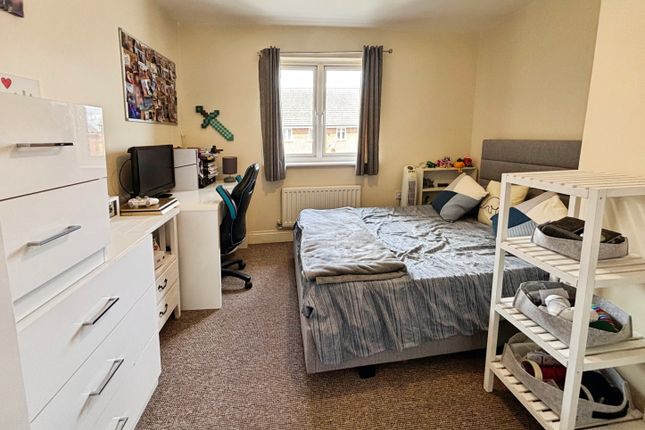 13, Spire Close, Lincoln photo 4