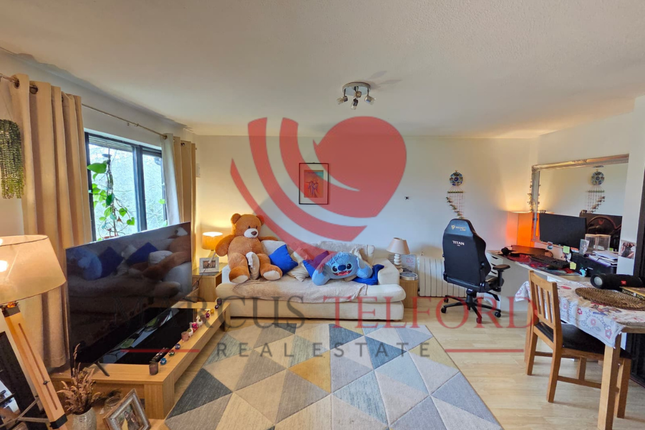 2-bed flat on 22, Tanglewood Way, Feltham, £280,000