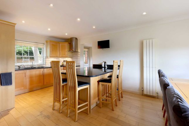 2, Silverdale Close, High Wycombe photo 3