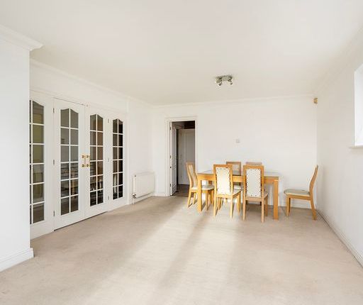 Flat for sale in Flat 6, Highview House, 6 Queens Road, London