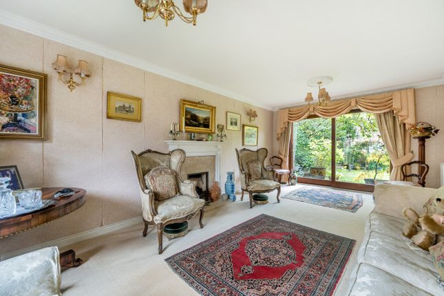 3, Brackenlea, Surrey photo 3