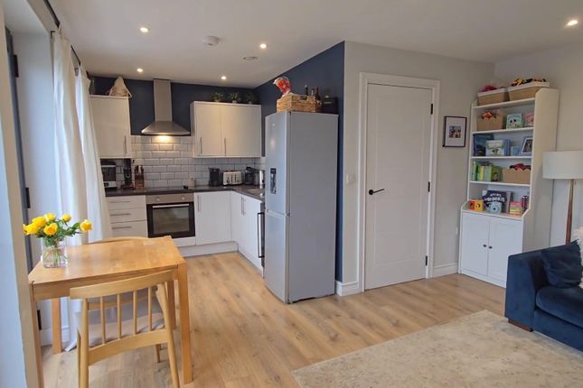 Flat 68, 4, Littleworth Road, Esher photo 3