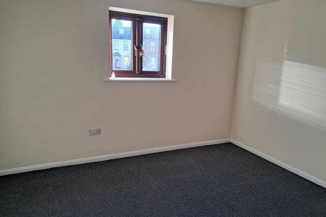 30, Woodland Park, Calne photo 5
