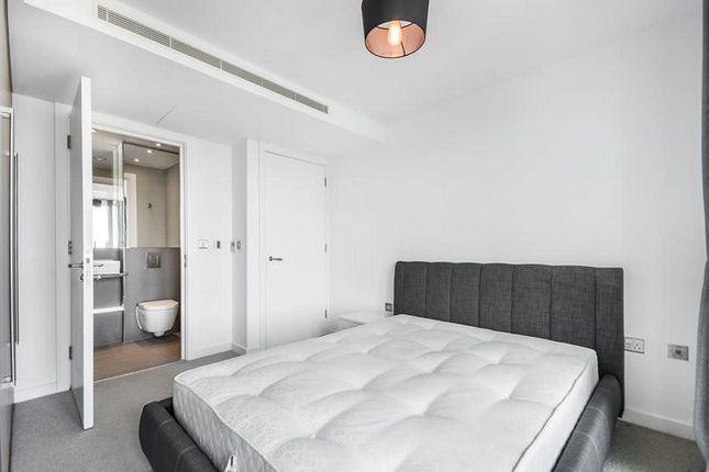 Flat to rent in Avantgarde Tower, Shoreditch