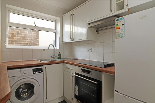 Flat 3, 73, Earlsbrook Road, Redhill photo 4