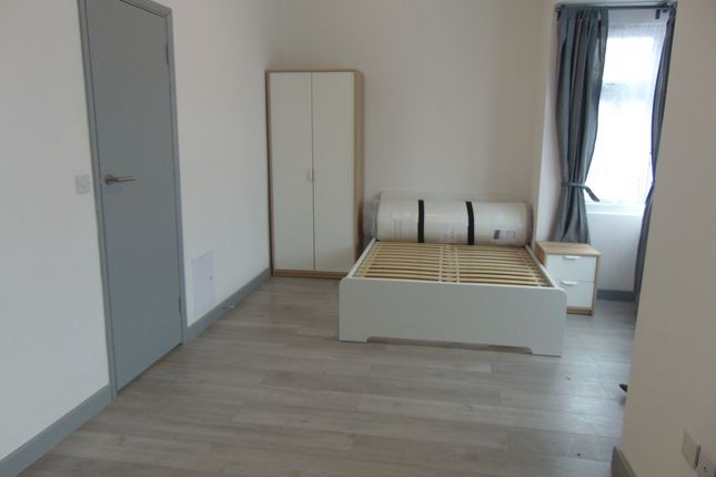 Room to rent in Haslemere Road, Seven Kings, Essex