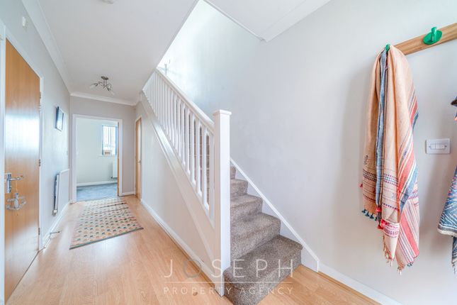 29 Witney Close, Ipswich photo 2