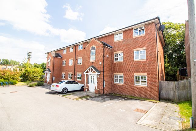 Flat for sale in 19 Farnley Crescent, Leeds