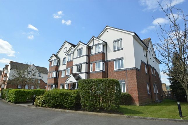 Thumbnail Flat to rent in Mayfield Road, Hersham, Walton-On-Thames