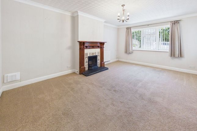4, Avenue Road, Caterham photo 3