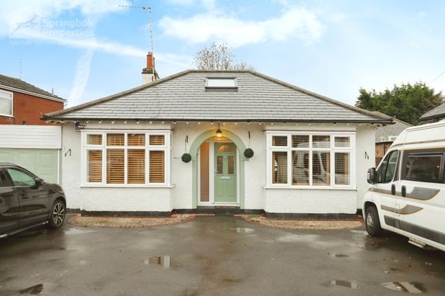 Thumbnail Bungalow for sale in Cawston Lane, Dunchurch, Rugby, Warwickshire