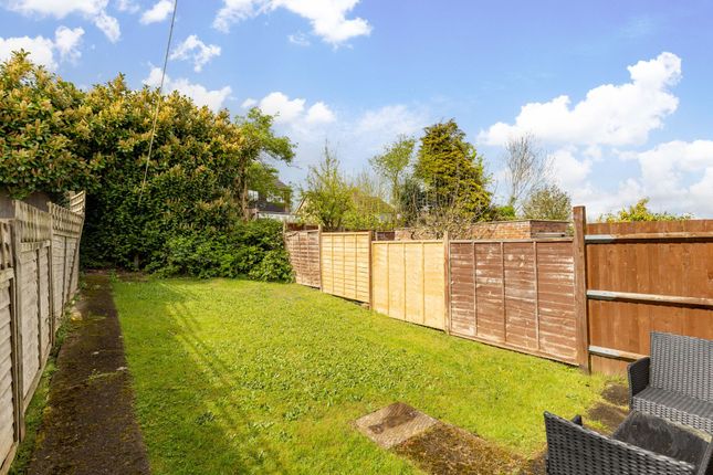 12 Willow Close, East Grinstead photo 2