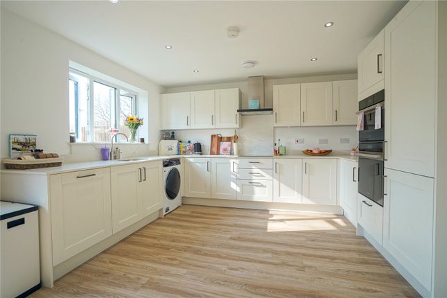 24, Heathland, South Yorkshire photo 3