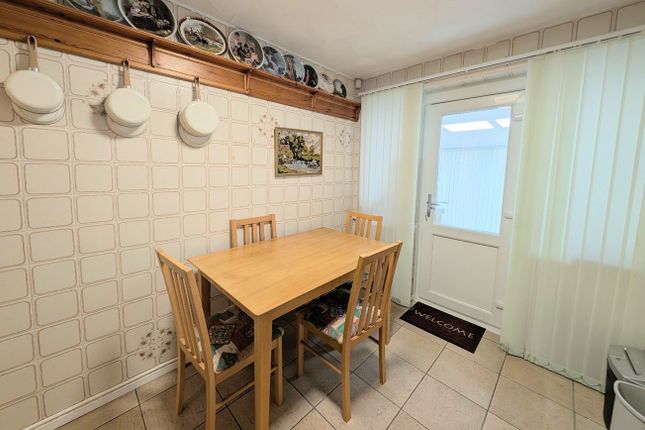 31, Keighley Avenue, Broadstone photo 4