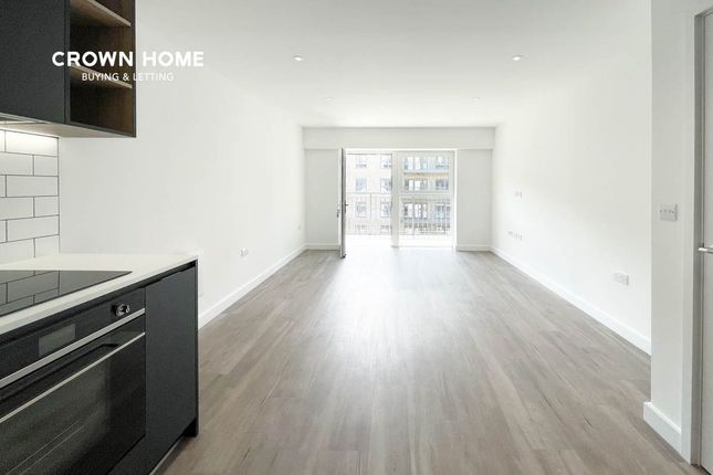 1-bed flat on 95 Fairbank House, London, £390,000