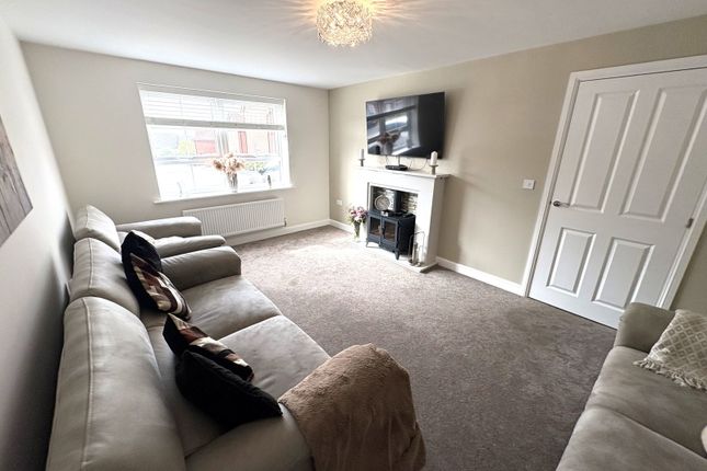 16, Dawes Way, Hednesford photo 3
