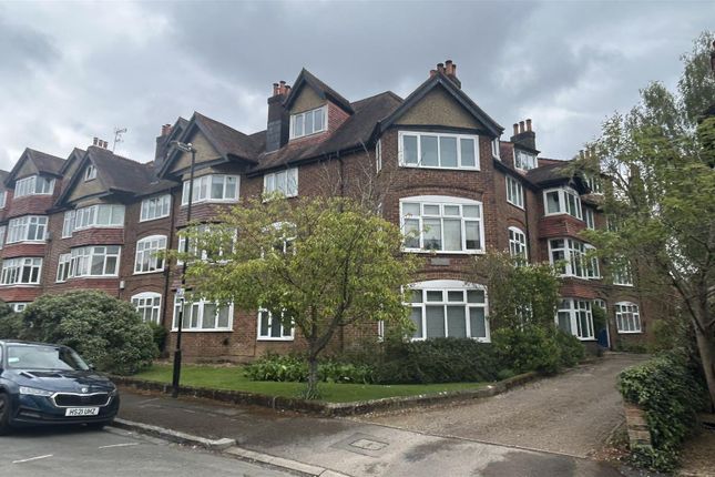 Thumbnail Flat to rent in Westbourne Crescent, Southampton